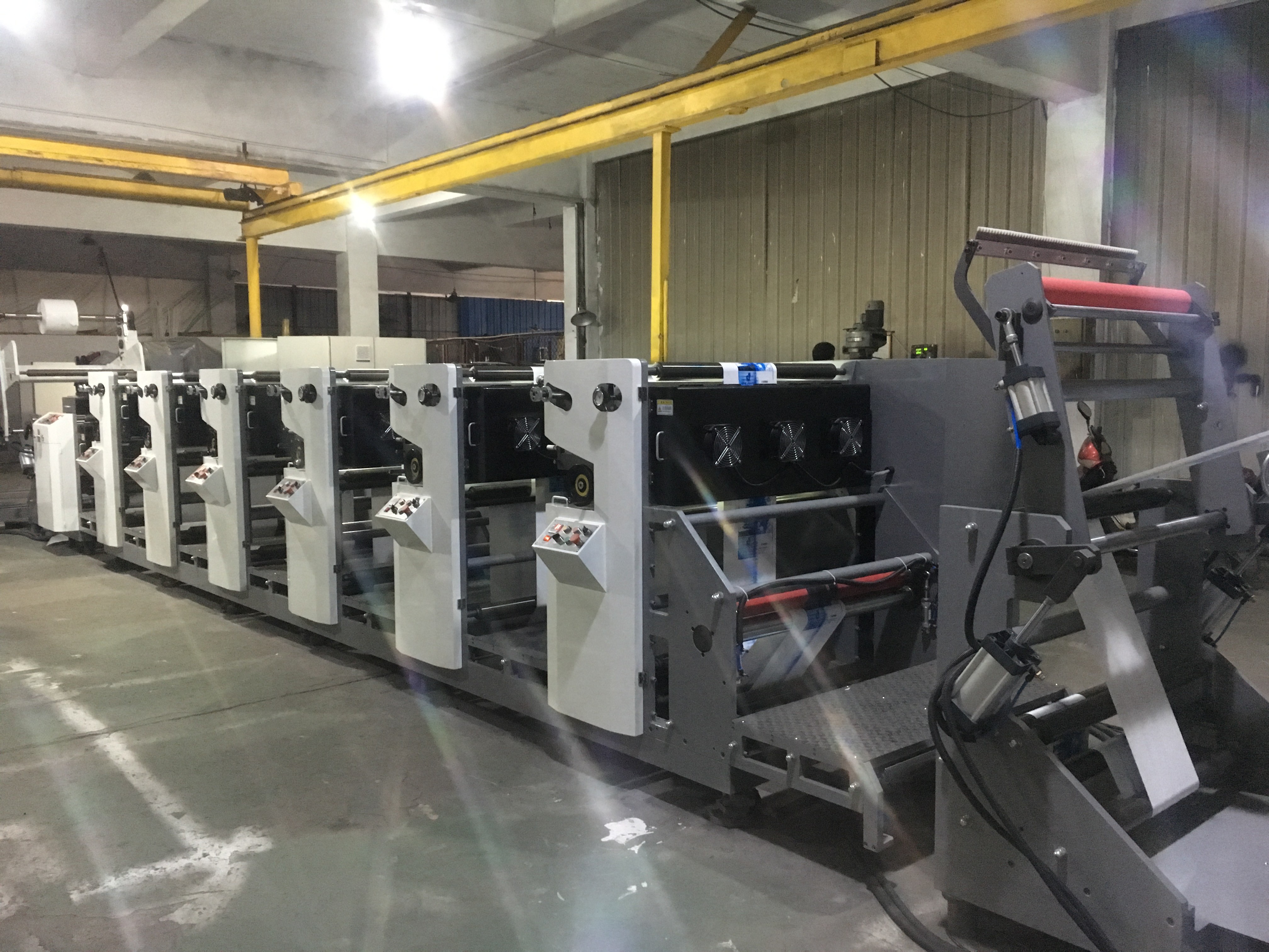  RY480 6C UV Drying Flexo Printing Machine with die cutting station video monitor Manufactures