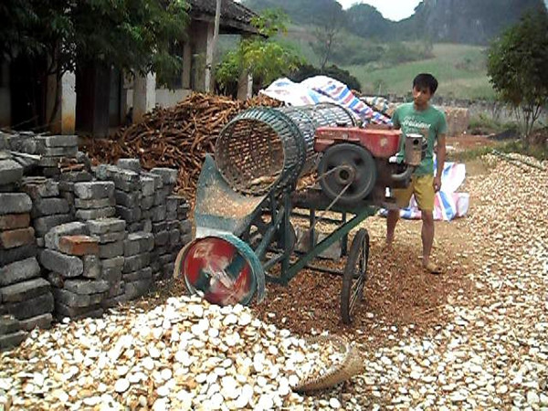  hot sale Cassava chips slicing machine Electric cassava peeling machine/diesel cassava peeler Manufactures