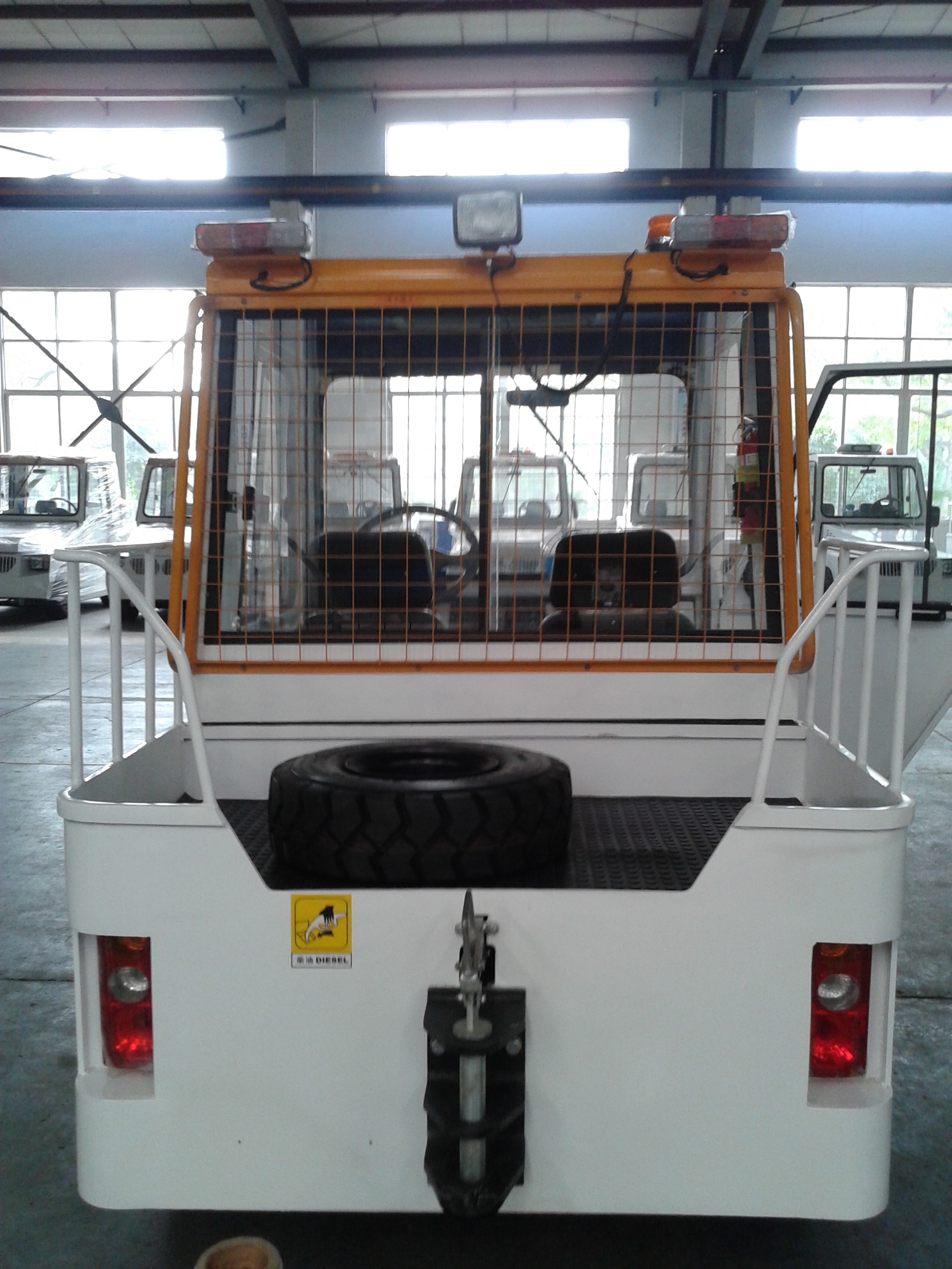  Lithium Battery Electric Baggage Tractor , Aircraft Tow Truck HFDQY250E Manufactures