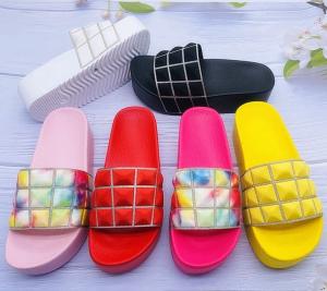  Lightweight Womens Outdoor Slippers Flexible Anti Slip Manufactures