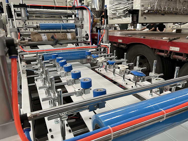 Sino-Holyson 250-400mm PVC Wall Panel Making Machine With 20000KG Capacity