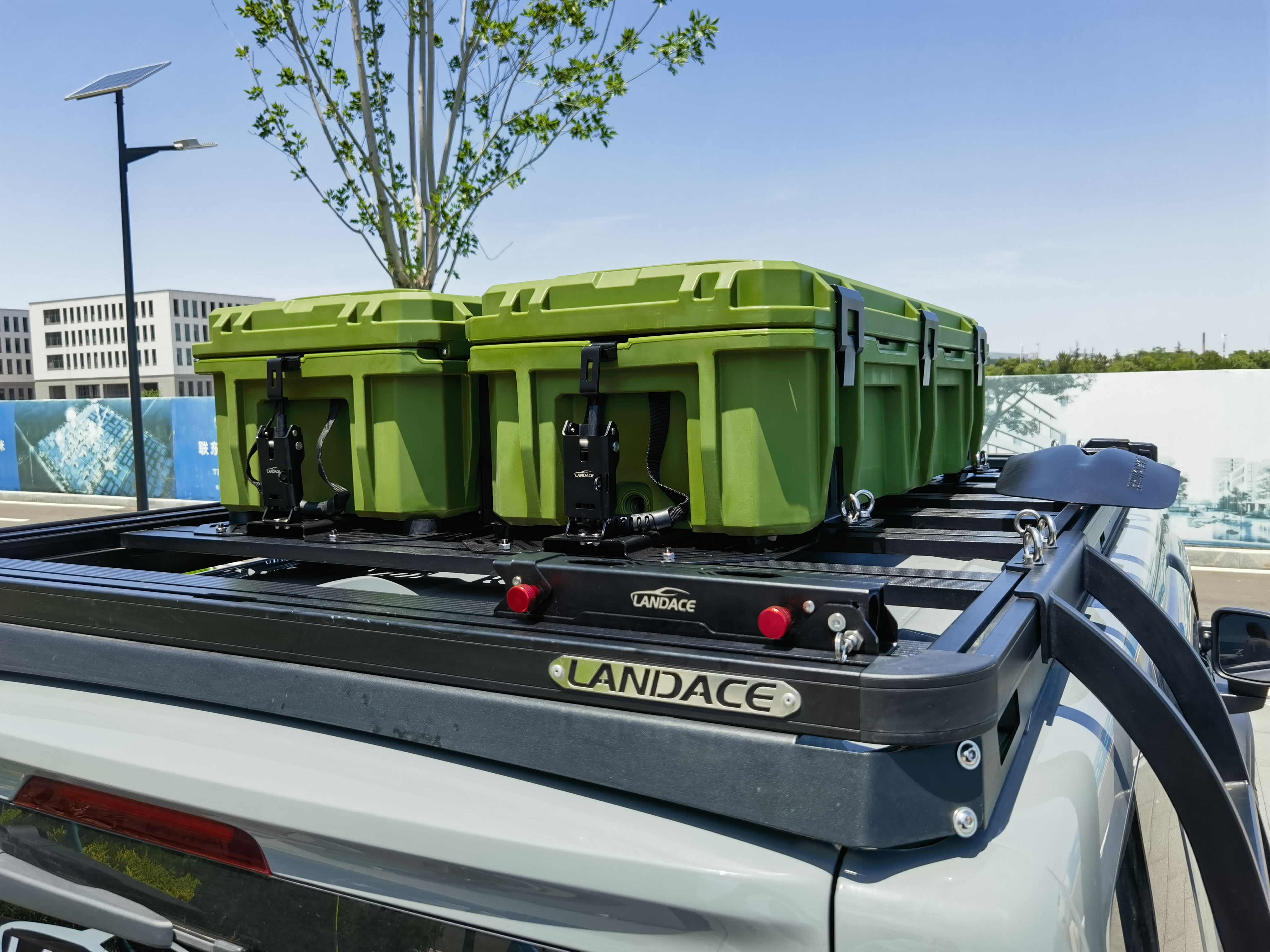 Green Rooftop Cargo Carrier Luggage Roof Rack Box OEM ODM