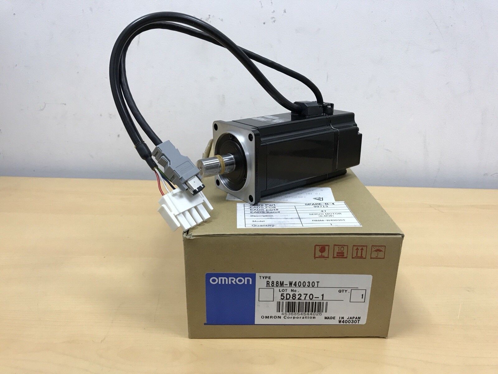 R88M-W40030T OMRON 200v voltage input brushless AC servo motor