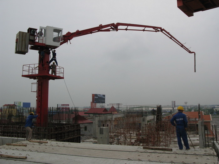 HGY-32 18KW 32m Self Climbing Concrete Placing Boom With Remote Control