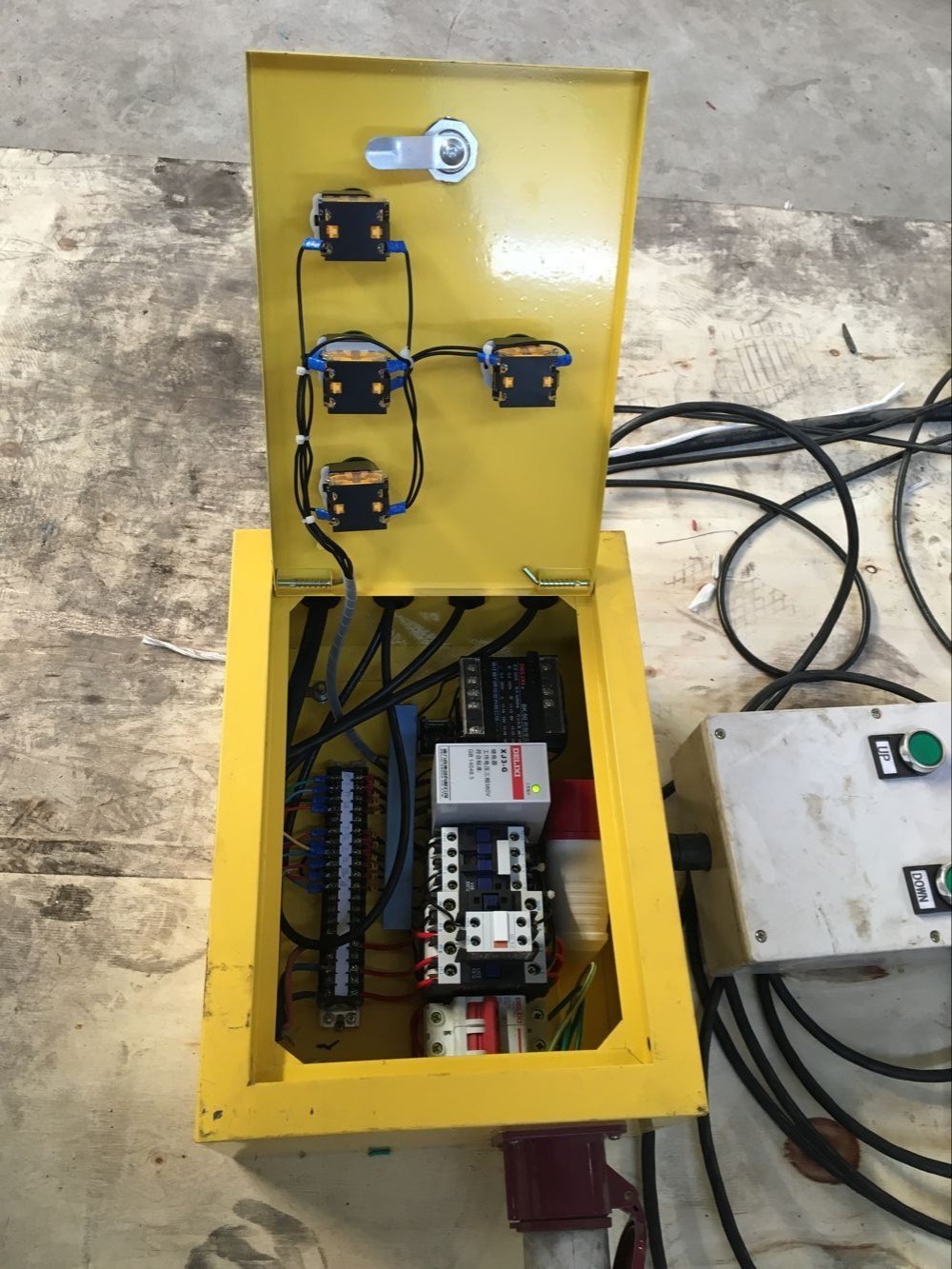 1T 12m CE Approved Vertical Guide Rail Elevators Hydraulic Warehouse Cargo Lift