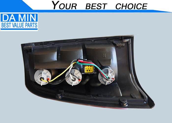 Slide Side Vertical Type Three Colors Truck Rear Lamp 8971144490 Black Color Edge