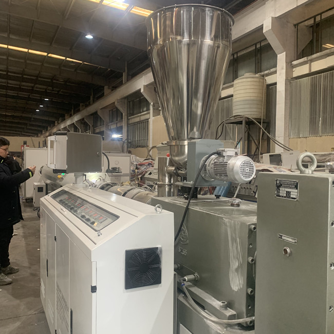 PVC Powder Electrical Water Plastic Pipe Machine 6m/Min