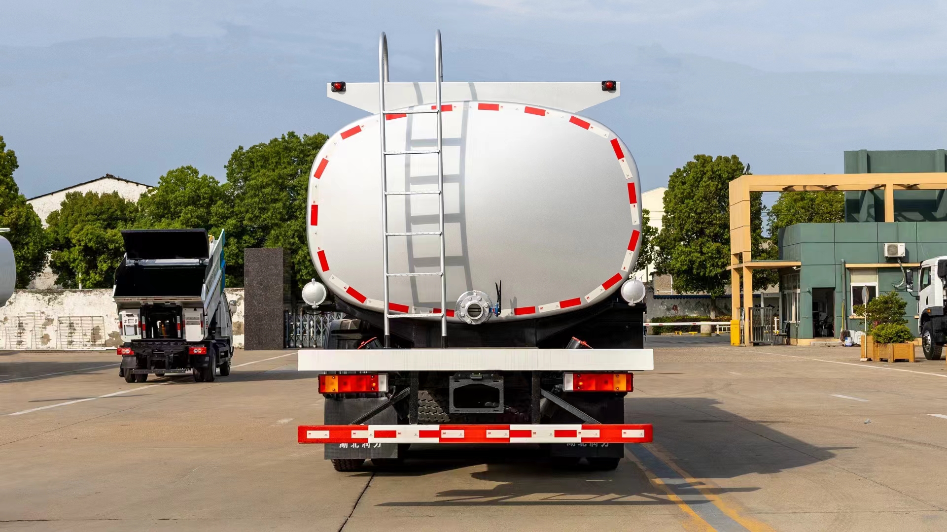 10 Tire LPG Tanker Truck 25000 Liter Fuel Transfer Tank Truck 6x4 Drive Wheel