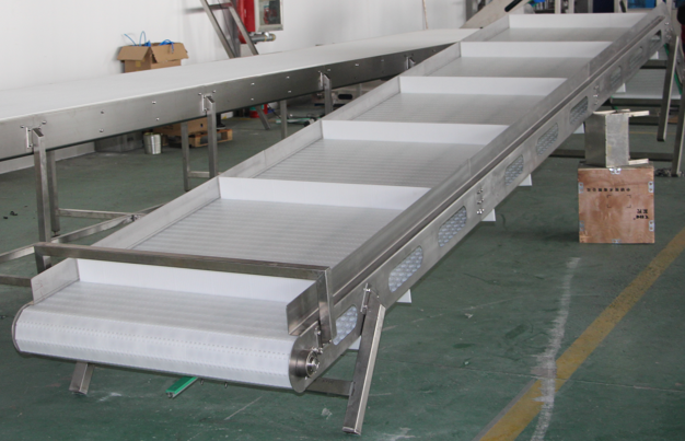 Food Canned Bottles Conveying Slat Top Chain Conveyor For Industry Packaging Line