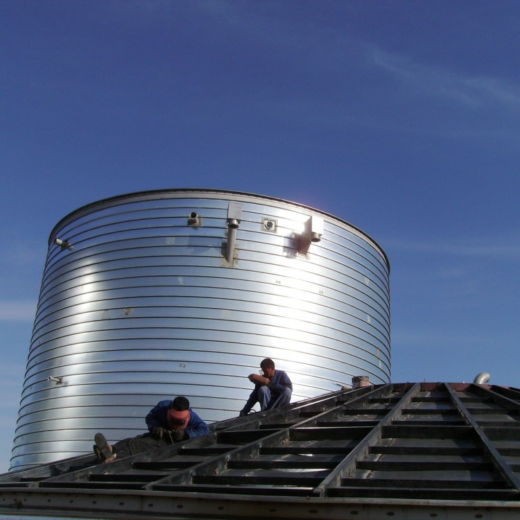 2000 gallon waste oil tank