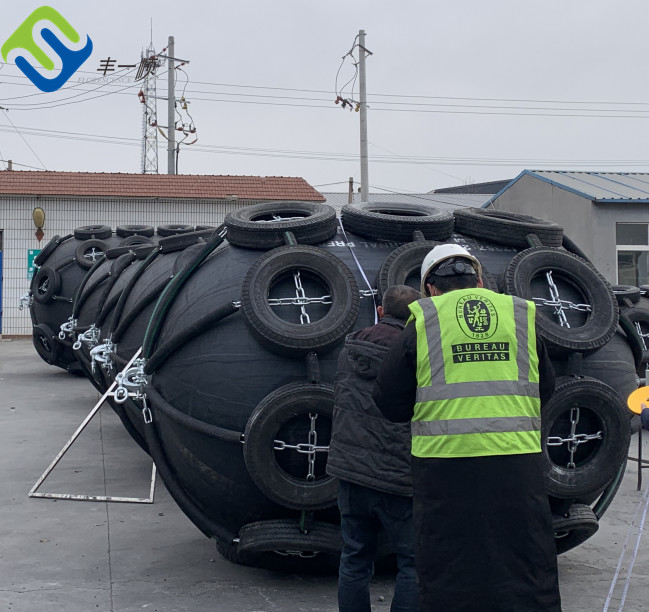 Black Color Long Term Service Life Dock Pneumatic Marine Rubber Fender