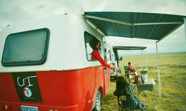 America Design Spacious Camper Caravan Trailer With Three Side View Window