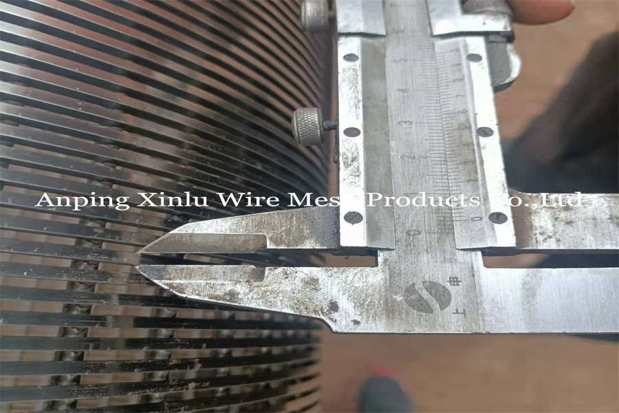 Customized Stainless Steel no Magnetic V Wire Wedge Wire Wrapped Screen Pipe with Slot Size 0.05-10.0 Mm