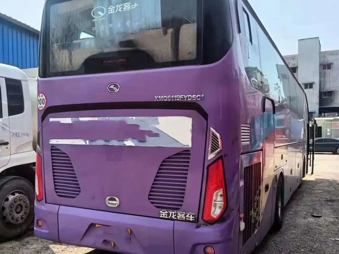 Used Tour Bus Weichai Engine Airbag Suspension 54 Seats Air Conditioner Single Door Kinglong XMQ6119
