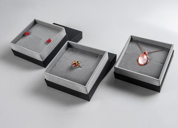 Grey Velvet Lined Cardboard Jewelry Packaging Boxes With Customizable Logo