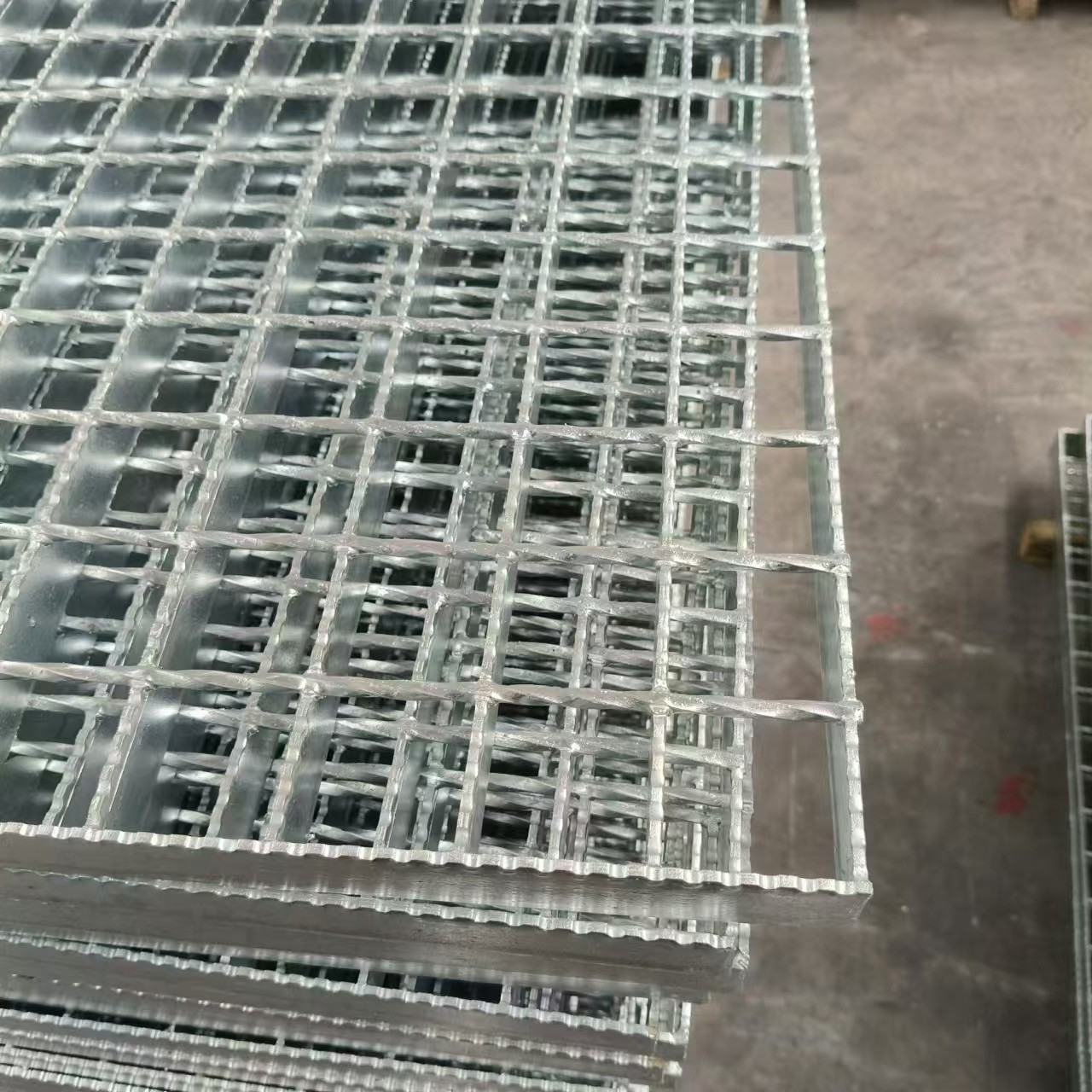 OEM Industrial Steel Grating Manufactured According to Customer Requirements