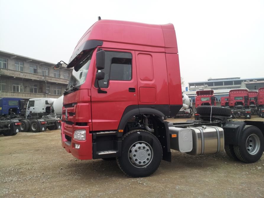 SINOTRUK HOWO 4x2 tractor truck/prime mover, 336hp,loading 40tons, Left hand drive, red for Ethiopia, Kenya, market