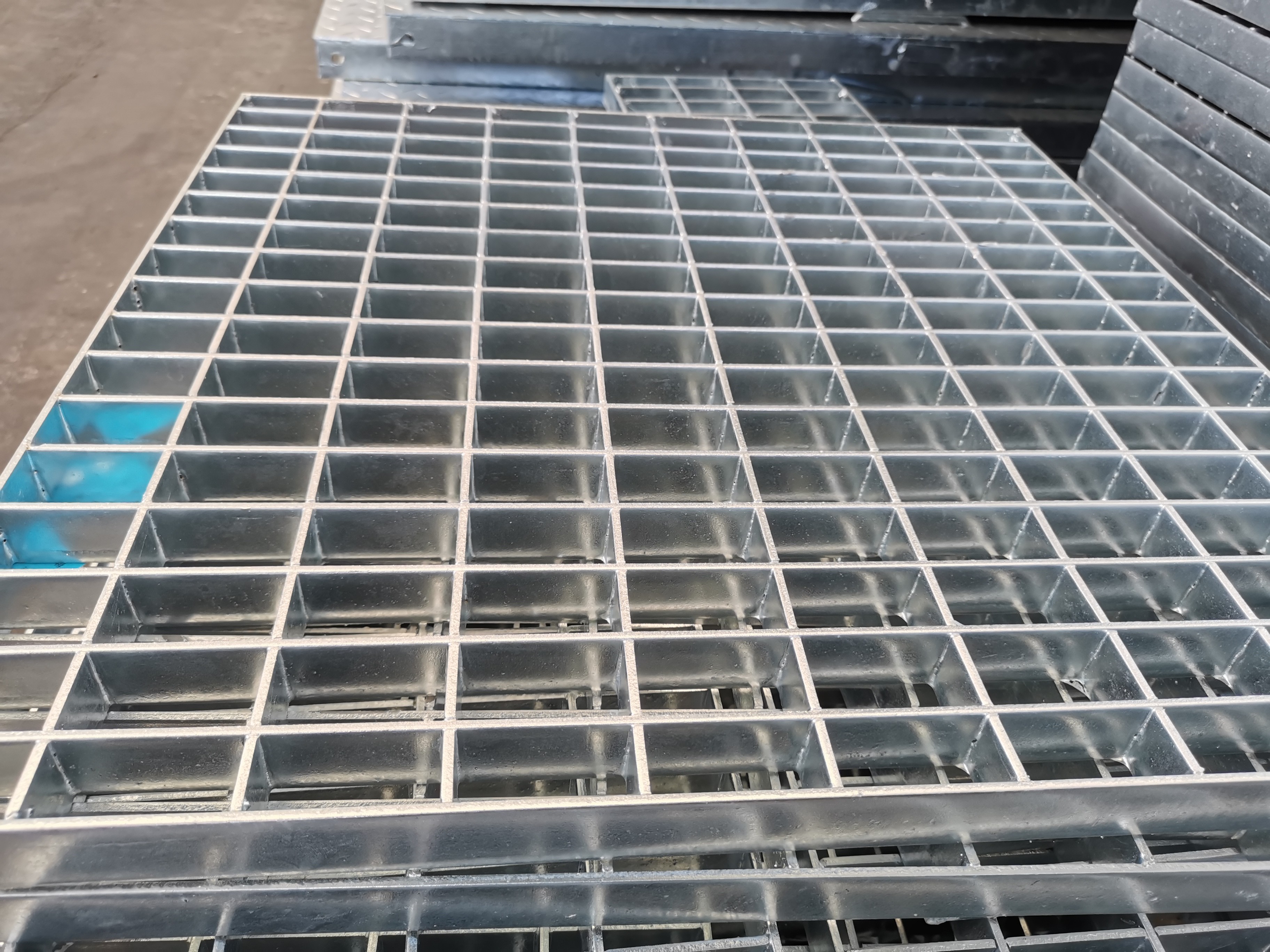 48 Inch Anti Skid Stair Treads Steel Grating Walkway Mill Finished