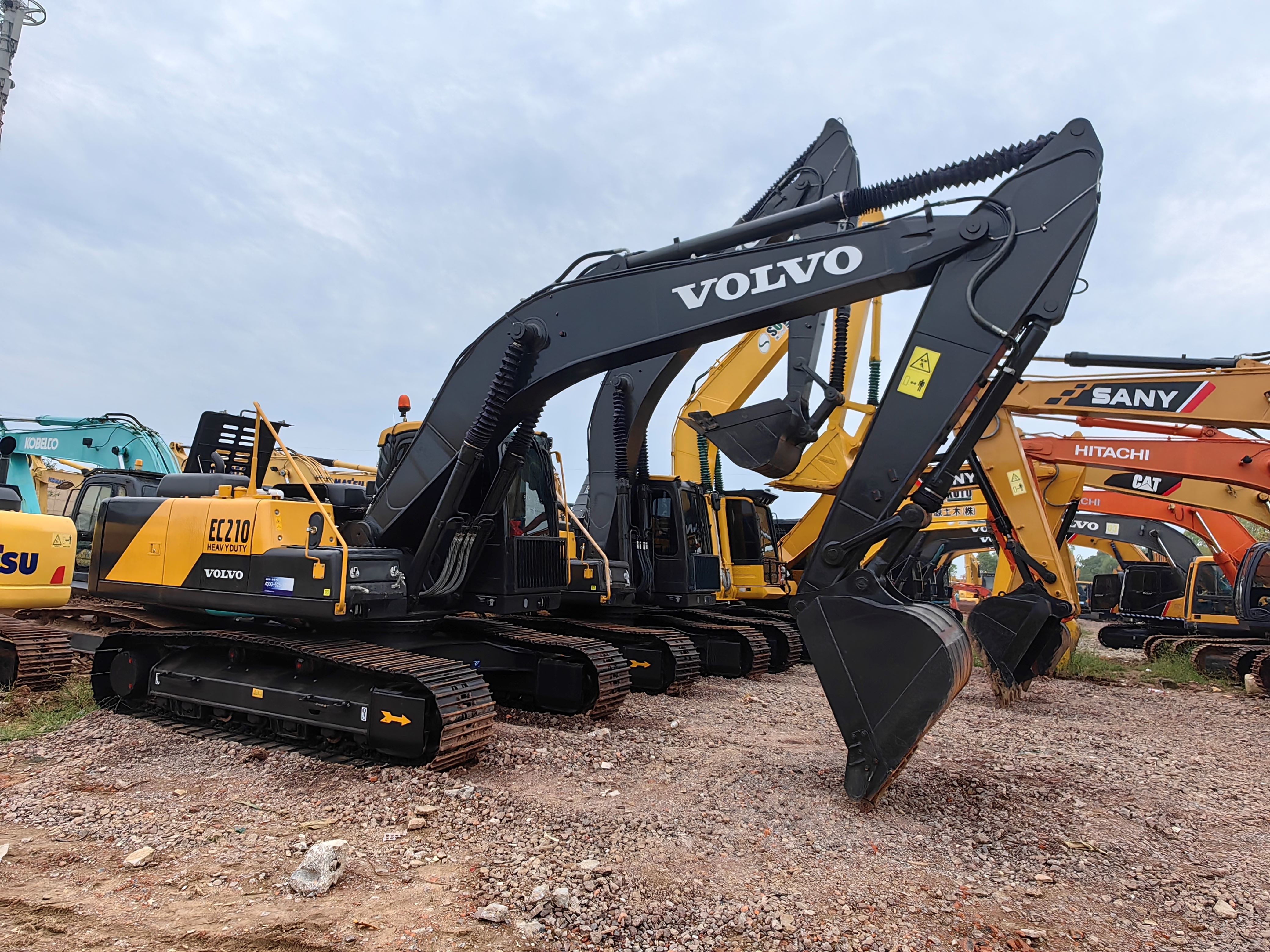 Second Hand 21-Ton Volvo 210 Excavator Hydraulic Crawler Backhoe with Core Engine & Bearing Components for Sale