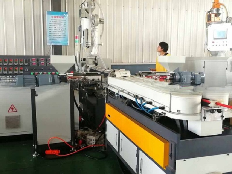Factory Price PVC Single Wall Corrugated Pipe Making Machine Plastic Extrusion Line