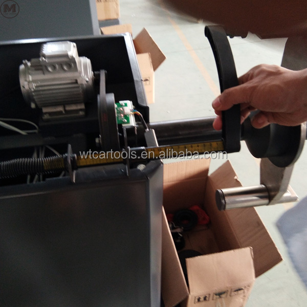 Full Automatic Tire Balancer Machine 0.37kw 220v For Speed Balancing