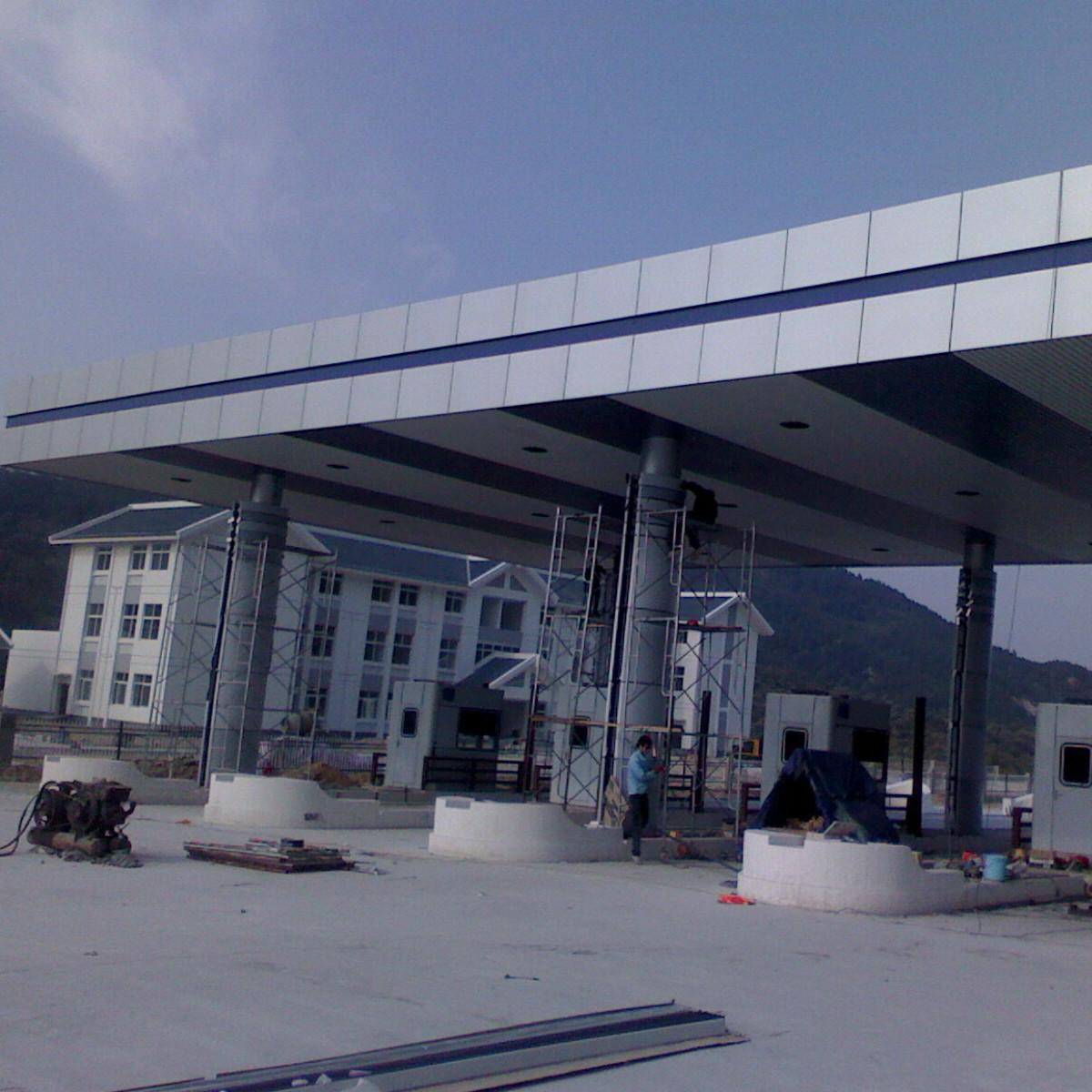 S355JR Fuel Gas Station Canopy 950mm 0.8mm Roof Resisting Winds