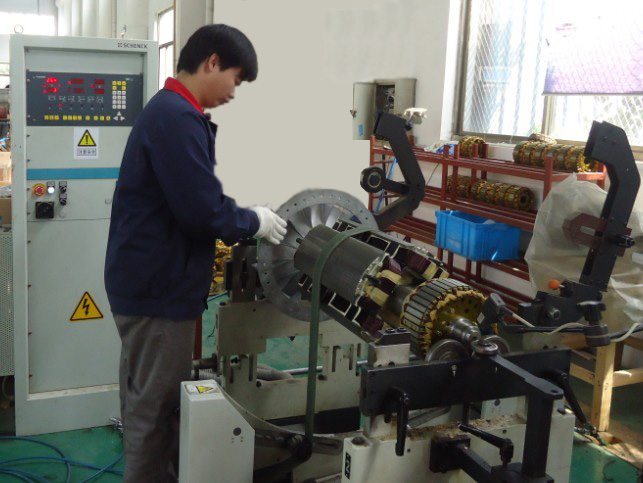 Class H 12KW Brushless Synchronous Generator For Cummins Generator Set 1800 RPM