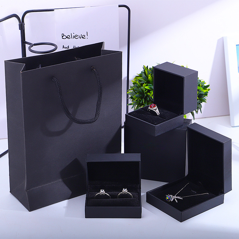 Custom Fashion Leather Small Jewelry Gift Box Packaging with Logo and Personalization