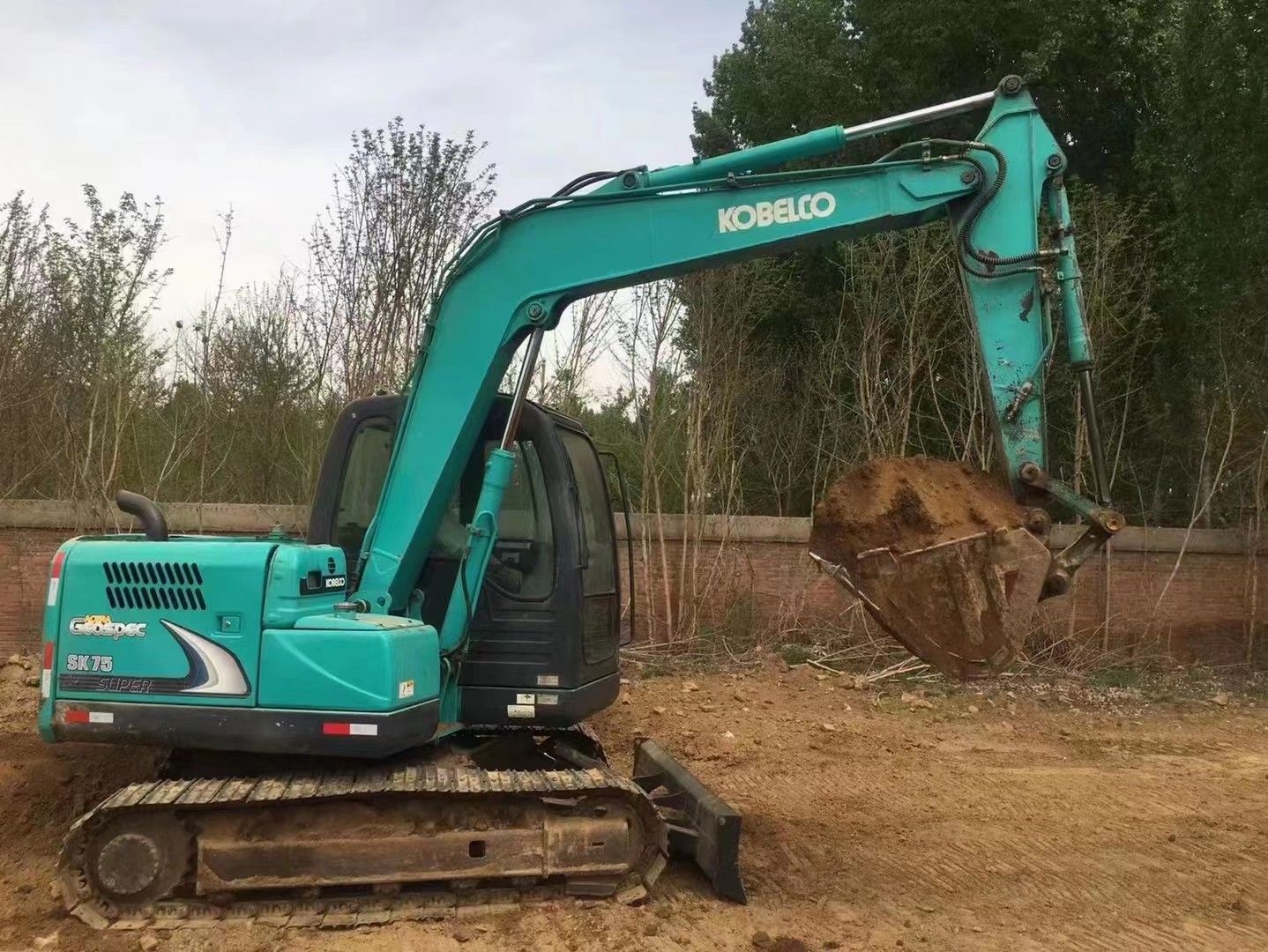 Second Hand Kobelco Excavator, 13.5 Ton In Good Condition And For A Good Price