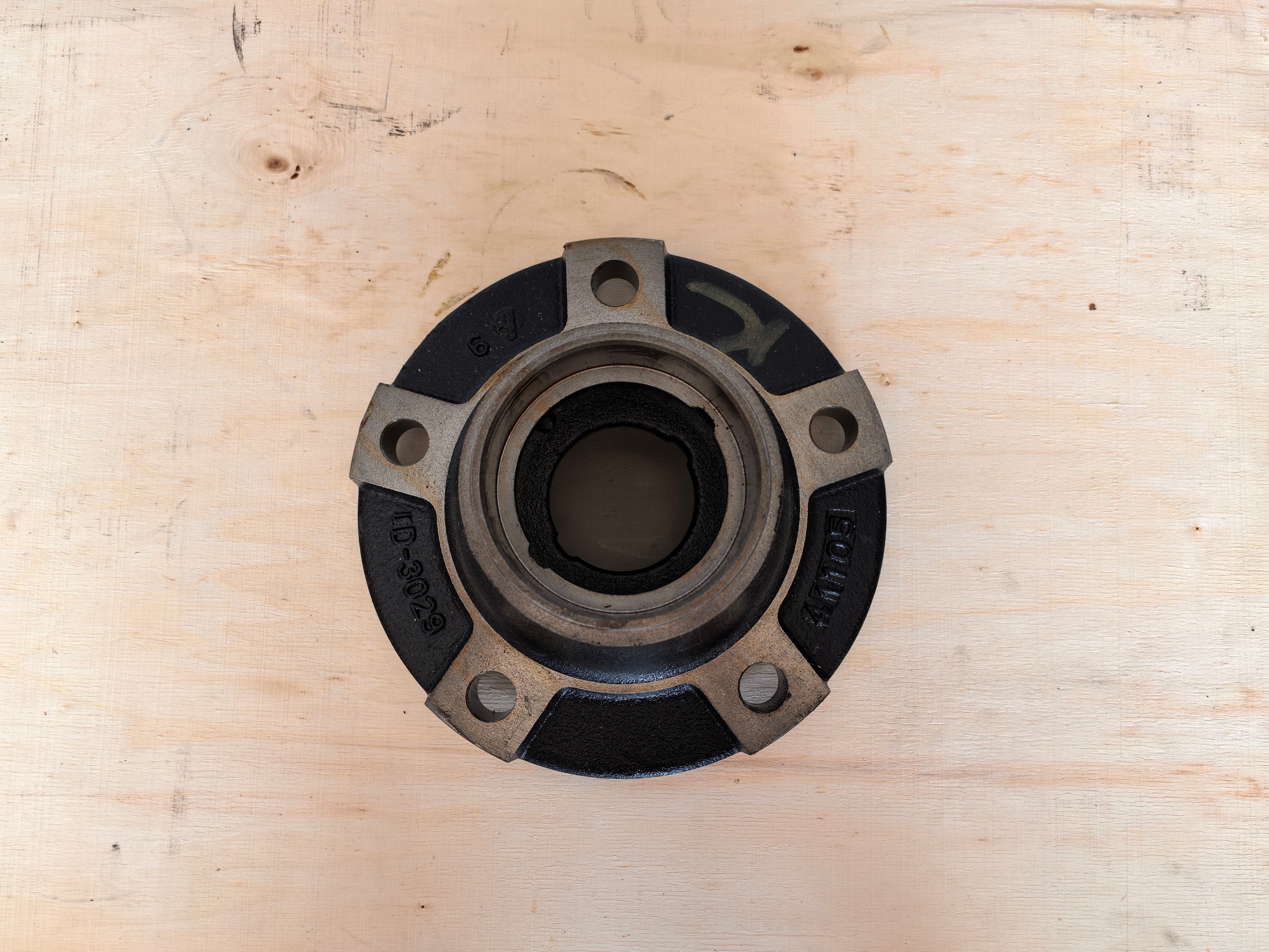 NNR NPR NQR Front Axle Hub 8970172060 Isuzu 4HF1 4HG1 Engine Model Truck Front Wheel 5 Bolt Holes Same Mould With Origin