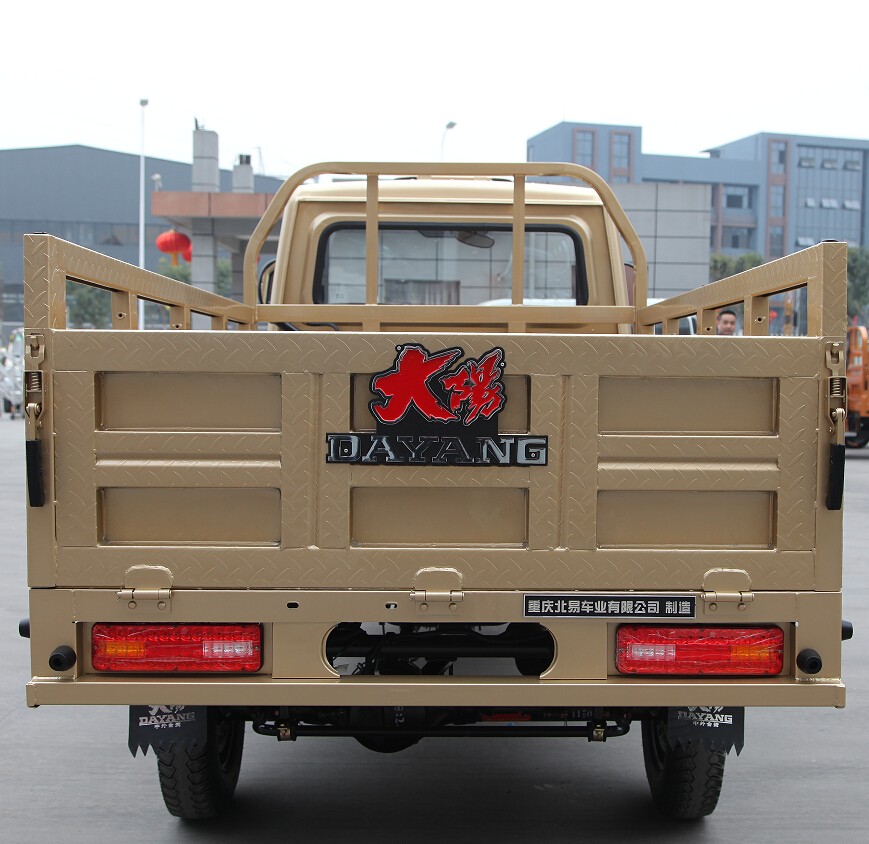Motorized Tricycle 300CC Carga Triciclo Cargo Red Driving Type Motorized Closed 250cc