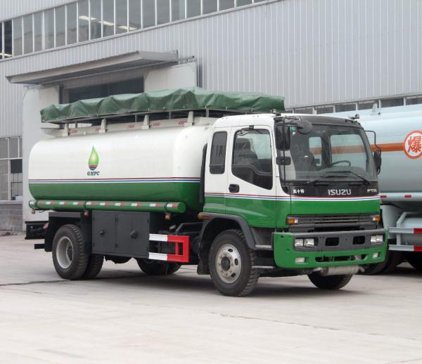 Q235 Carbon Steel Petrol Tanker Truck , Diesel Delivery Truck For ISUZU Oil
