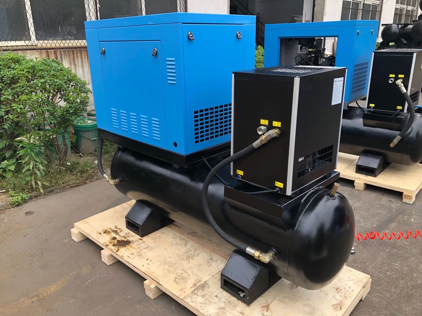 Compact screw air compressor with tank and air dryer mounted