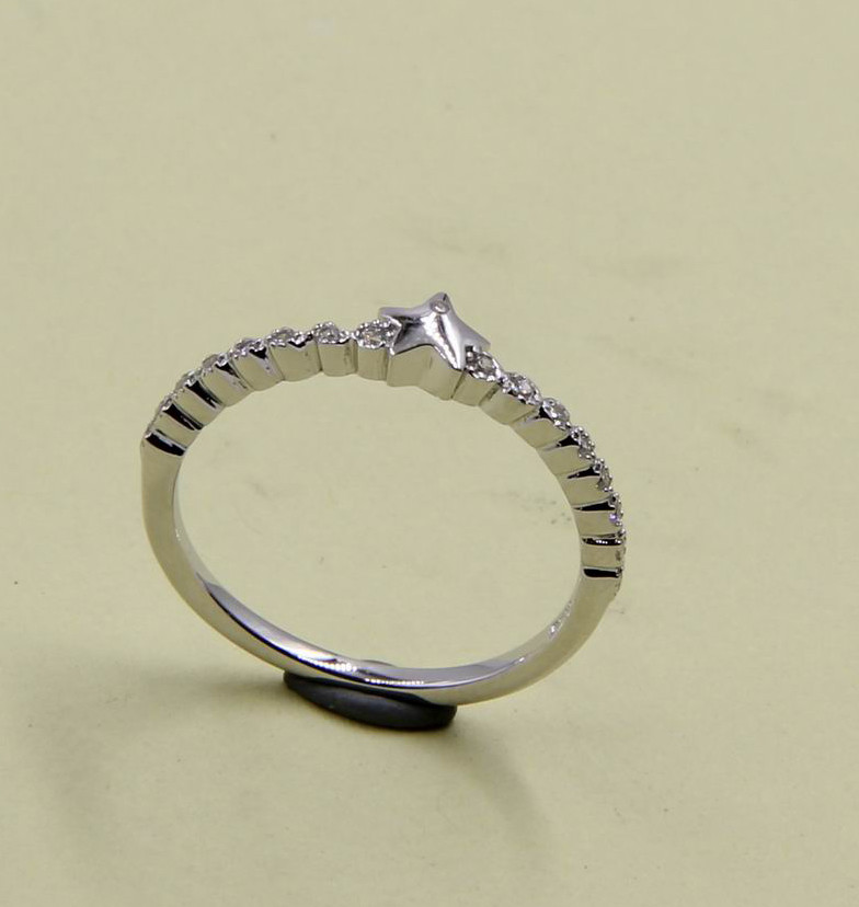 925 Sterling Silver CZ Prong / Pave Setting Unisex Round Stone Rings In 2-3mm Band Sterling Silver Heart Ring