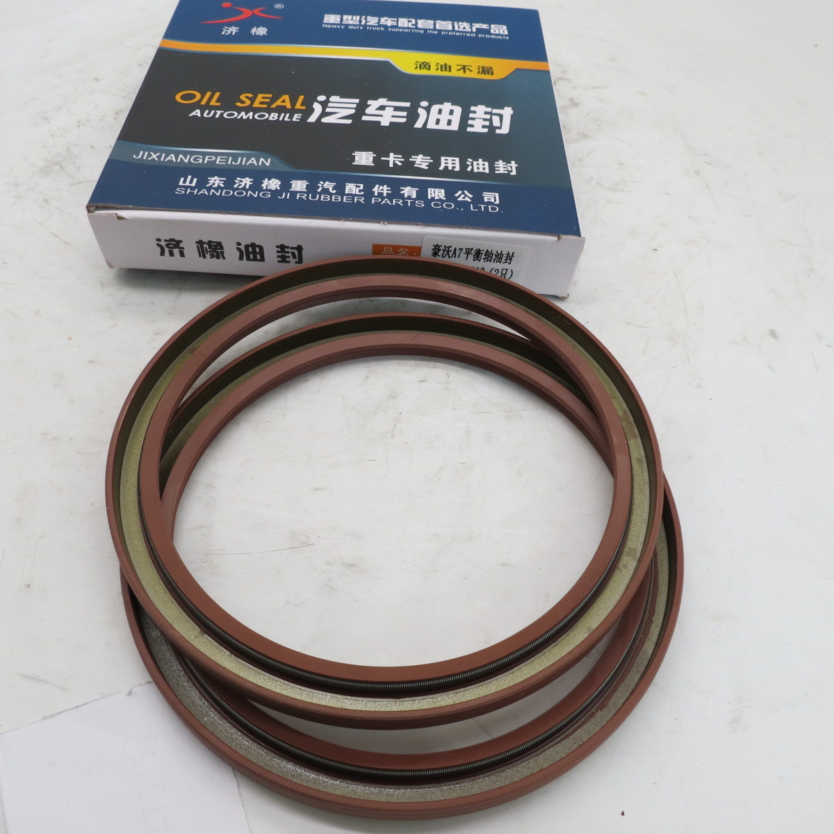 JINAN SINOTRUK HOWO TRUCK SPARE PARTS Best price ck spare parts Balance shaft oil seal AZ9925522223 on sale 140*165*10