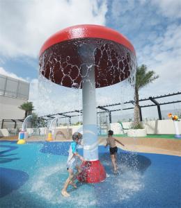  Big Fiberglass Water Park Umbrella 2.0M Diameter Children Mushroom Water Fountain Manufactures