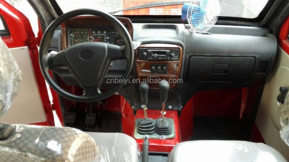 300cc 4 Stroke Enclosed Tricycle for 5 People and 600kg Loading Capacity in Peru 2016