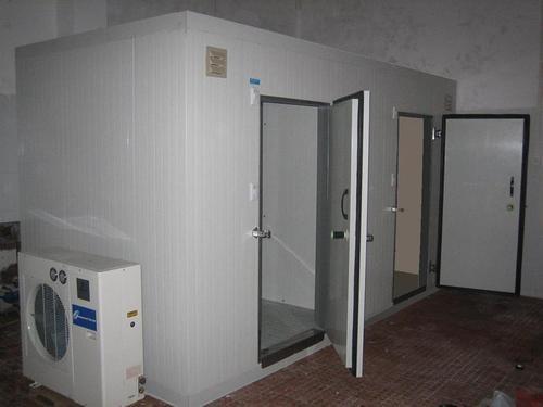 100mm thickness Customized White Colorbond Commercial Cold Rooms 220V 380V