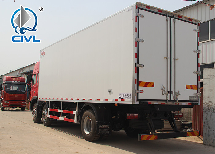 Sinotruk 3 - 7 Ton Carrier Refrigerated Truck / Cooler Van For Fresh Vegetable And Milk