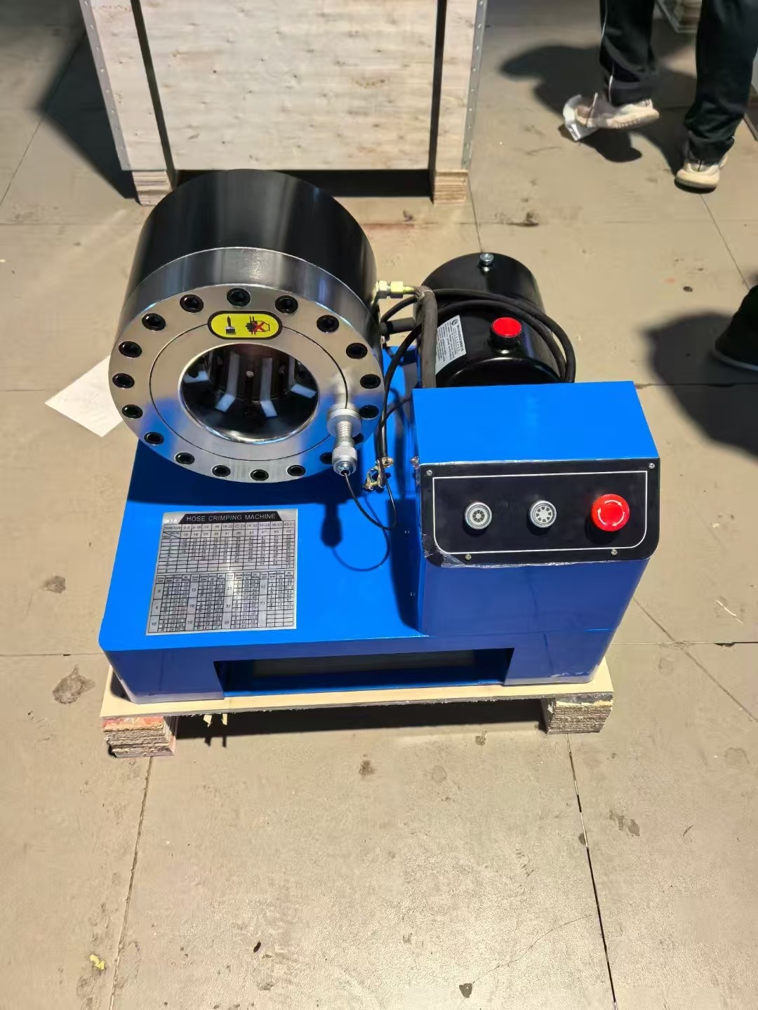 1 Inch 7 Dies 1-4 Layer Hose Hydraulic Crimping Machine / Hose Crimping Machine High Pressure 6-25mm With Blue Color 12v/24V
