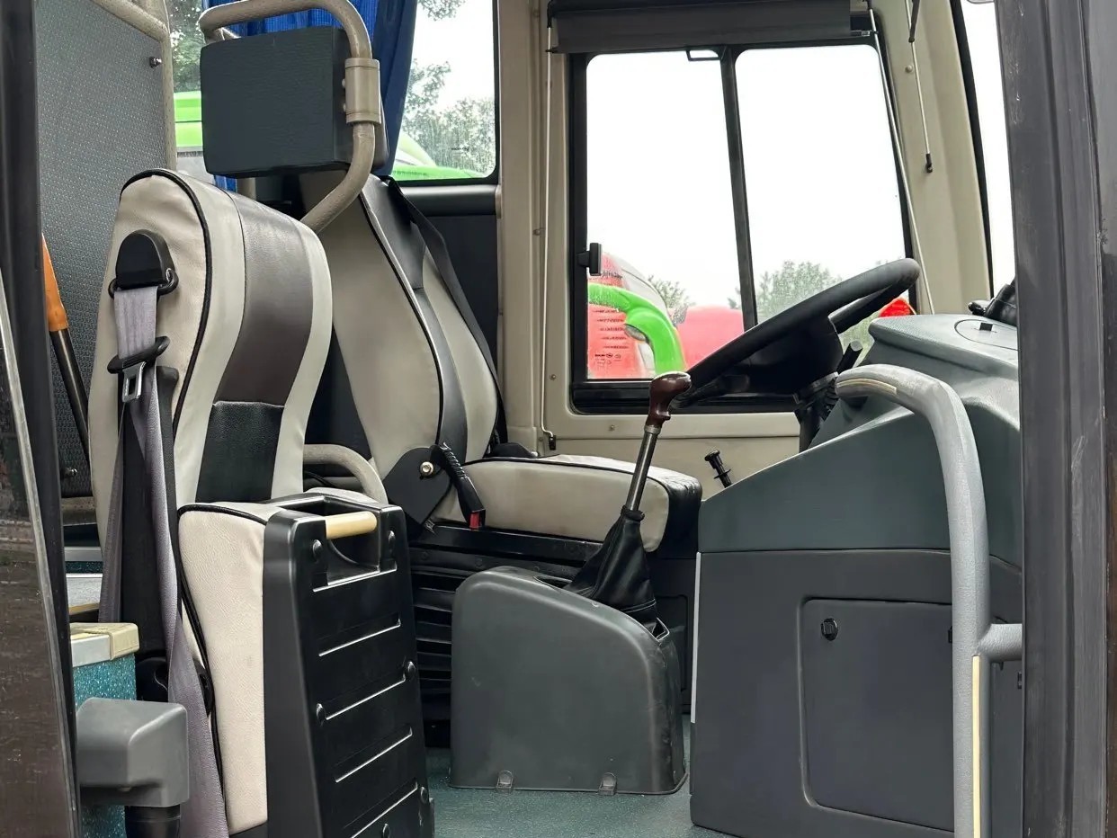 Used Diesel Bus Blue Color 59 Seats Yuchai Engine 280hp 2+3 Seats Layout 2nd Hand Drive Higer Bus KLQ6115