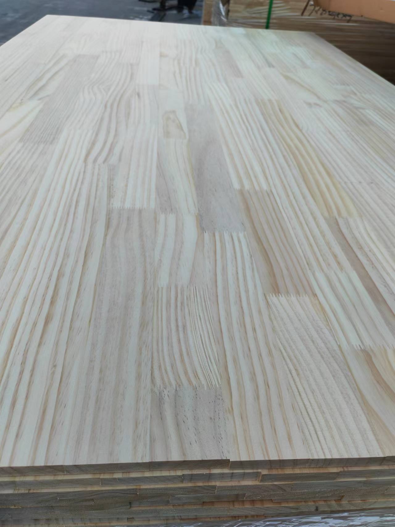 480-510kg/m3 Pine Lumber 18mm Finger Jointed Radiata Pine Solid Planks for Furniture