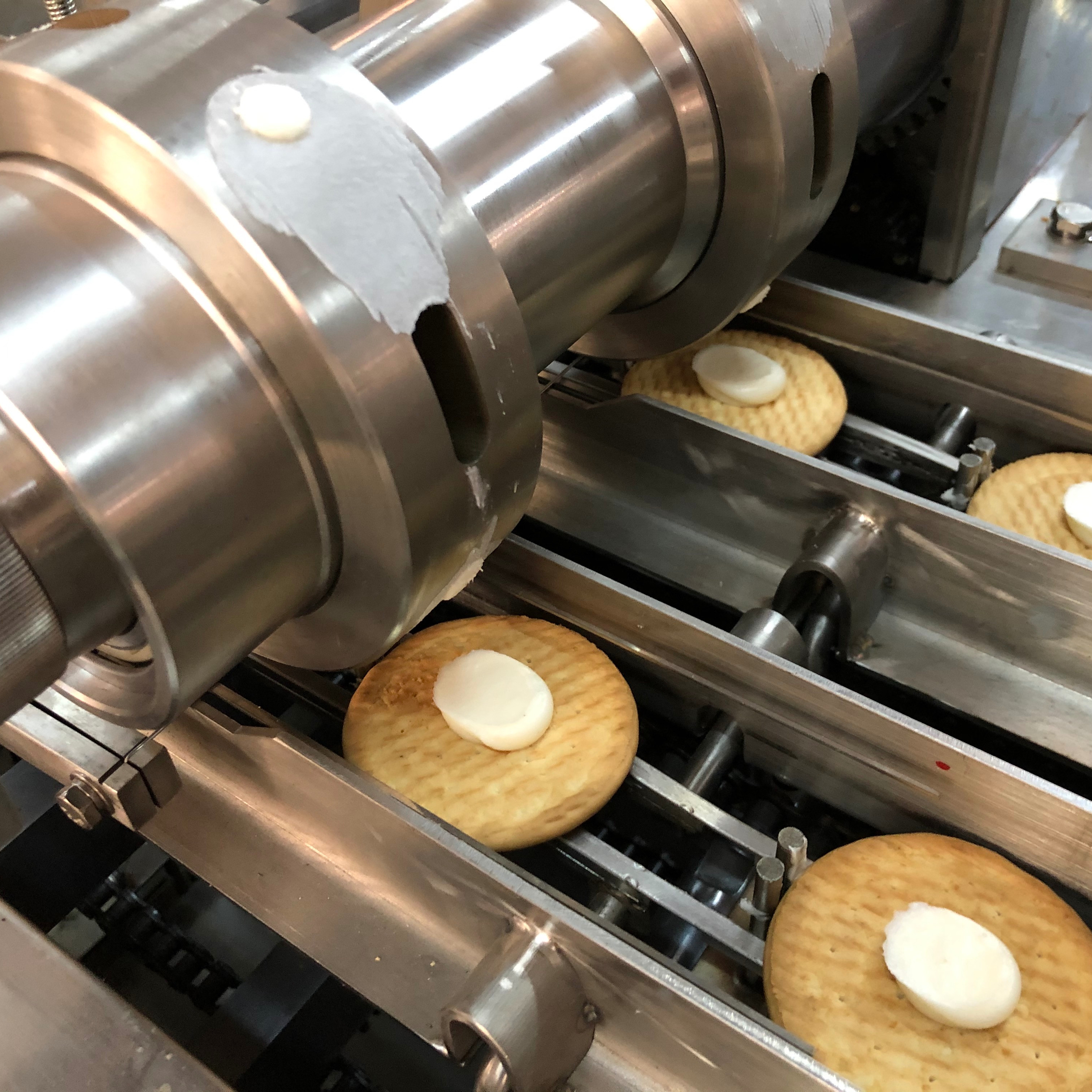 Automatic Two Line Sandwich Biscuit Machine Easy To Operate