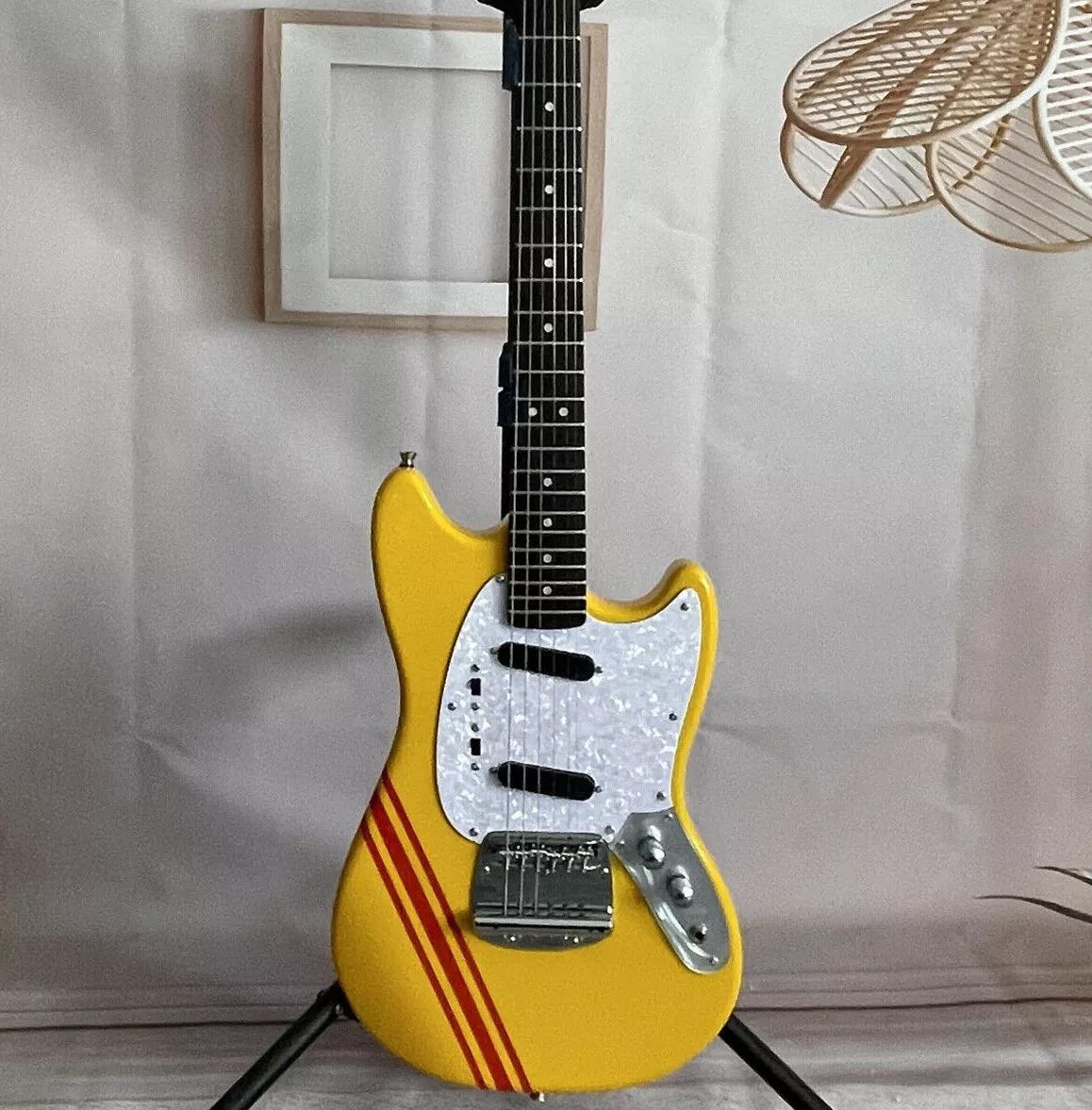 Custom Fender Mustang Vintera II '70S Competition Mustang Electric Guitar SS Pickup Dot Inlay