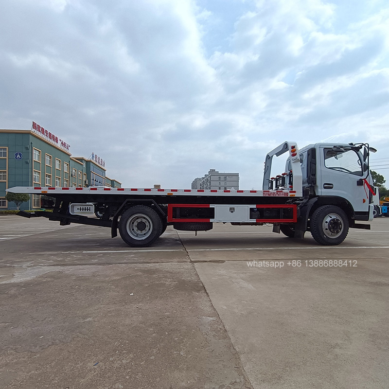 China Dongfeng 4x2 Top Quality Recovery Truck 5T Capacity, Sand-proof Winch, Ideal for Off-Road Salvage