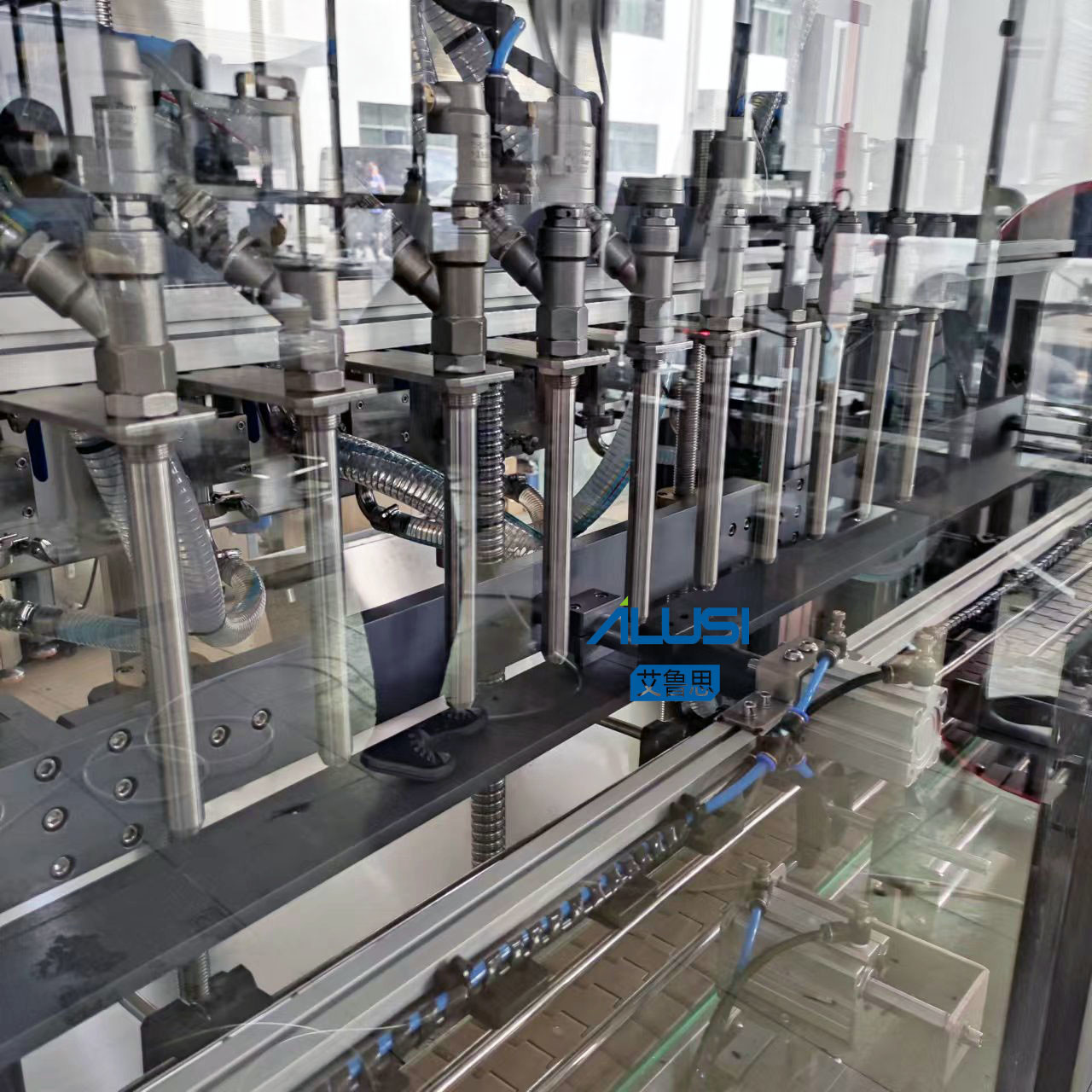 Custom 10 Nozzles Bottle Liquid Filling Machine 1500bph Shampoo filler