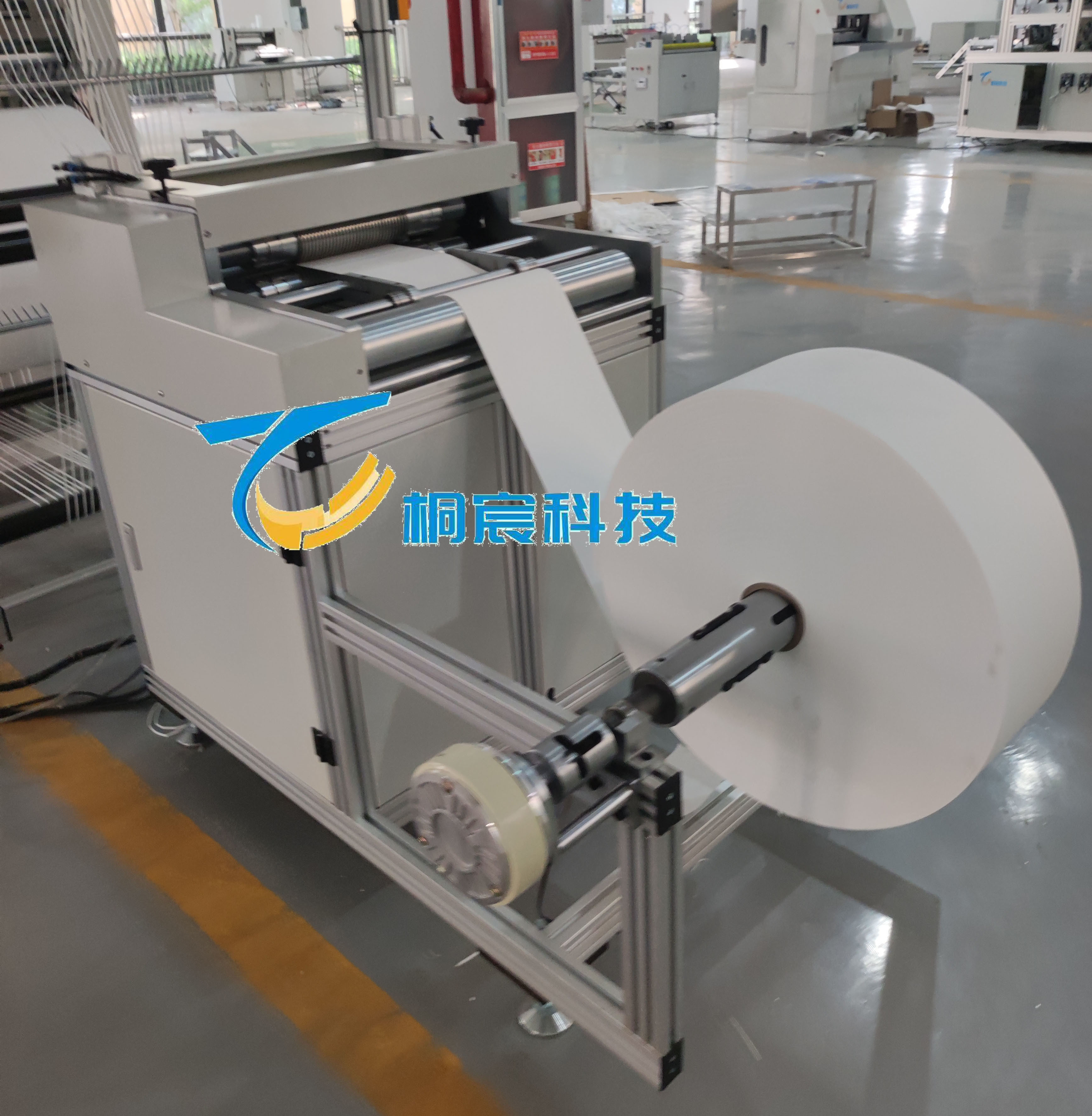 Glass Fiber Unwinding Machine And Slitting Machine Customized For Glass fiber pleated paper production