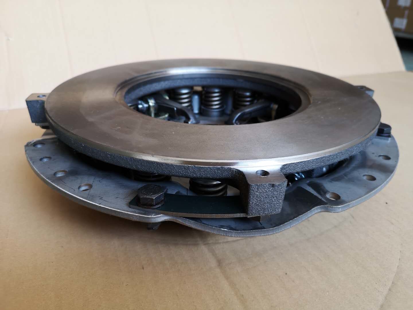 1312203742 ISUZU 380mm 15 Inch Clutch Cover Heat Treatment Leave Burn Mark