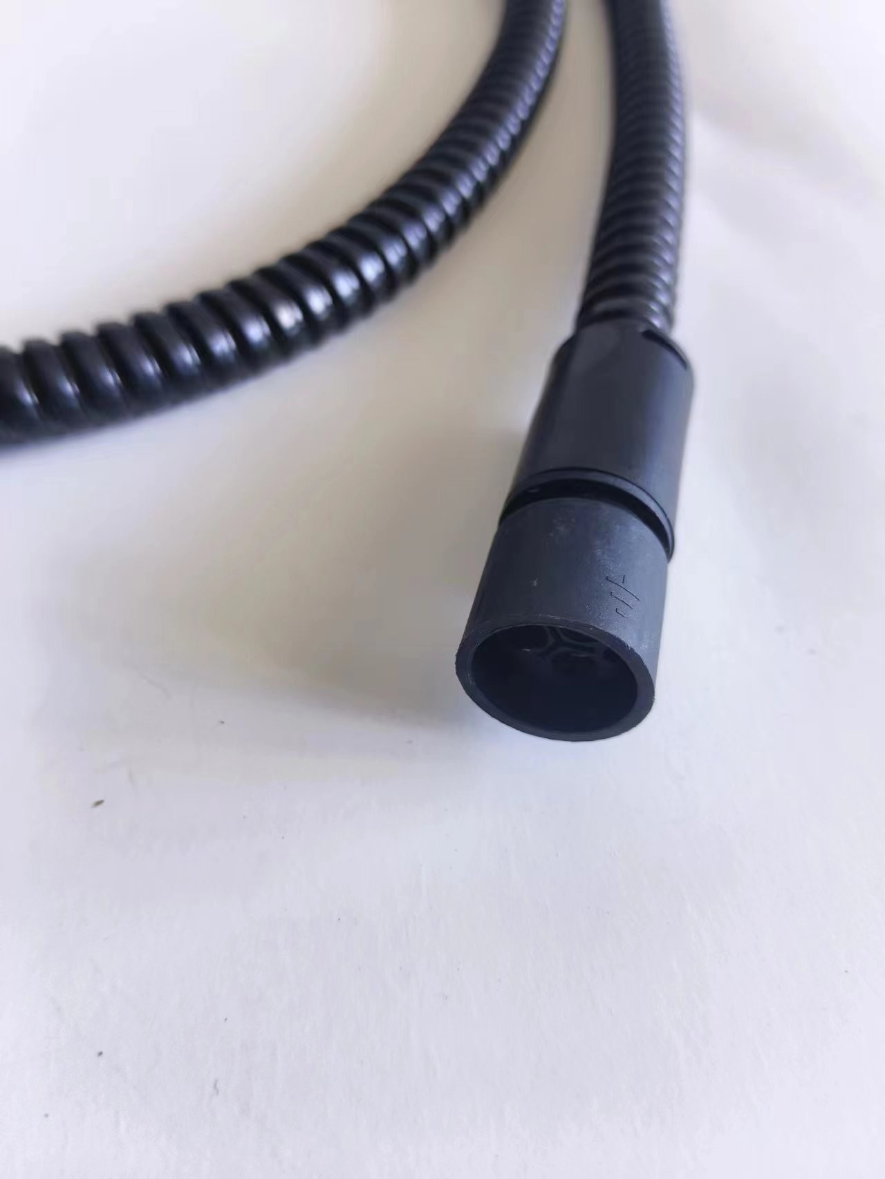 1.5m Engine Heater Cable IP44 Black 16A Low Temperature Resistance Corrugated Hose Line