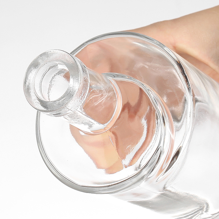 Customized Luxury 750ml Vodka Bottle for Bar Super Flint Glass Material